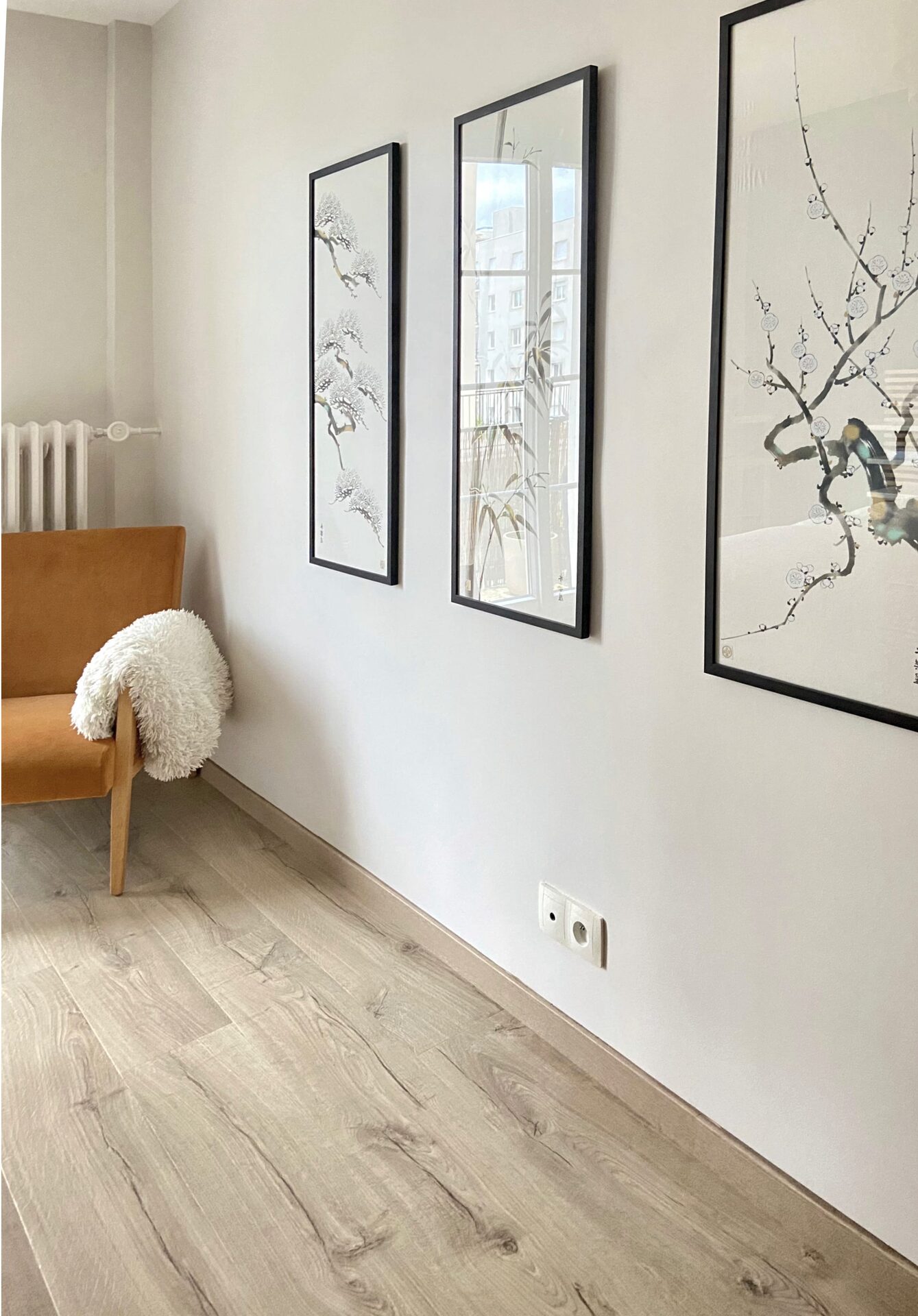 Réalisation DT Design — appartement havrais, salon rideaux bleu marine